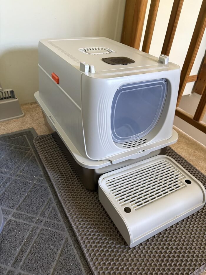PT-07-34 Enclosed Removable Metal Litter Box